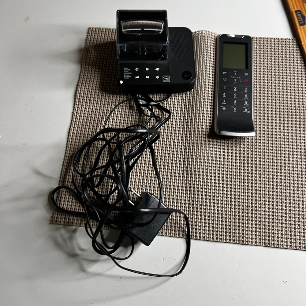 Motorola IT6 Digital Cordless Phone with Answering Machine Ultra Slim Black
